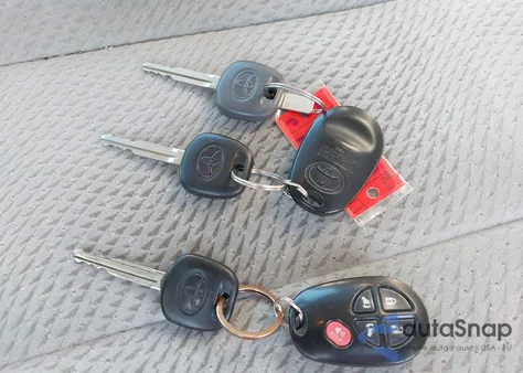 2011 Toyota Sienna Le V6 z USA, uszkodzony, nr VIN 5TDKK3DC2BS173107